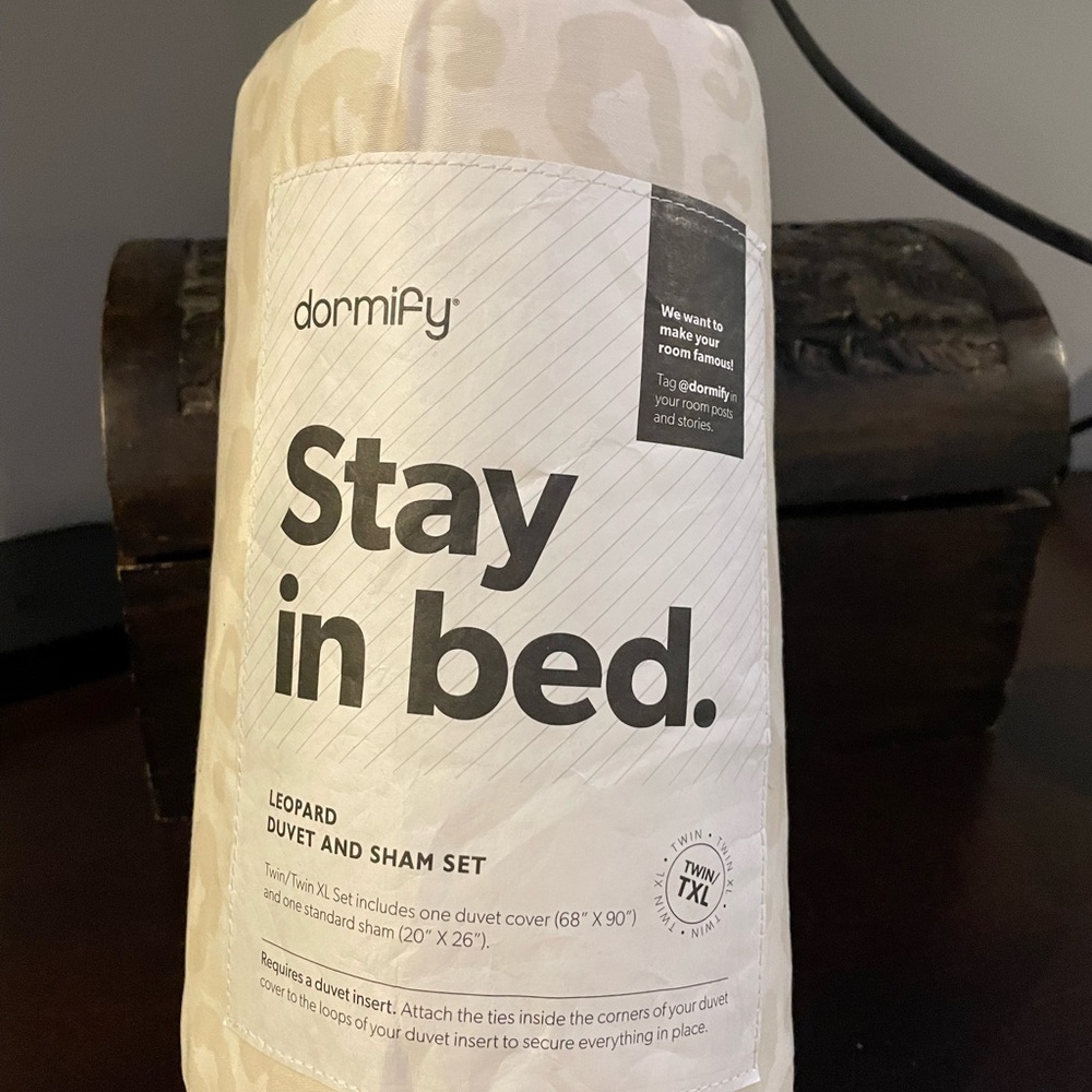 NWT Dormify Leopard Duvet/Sham Set